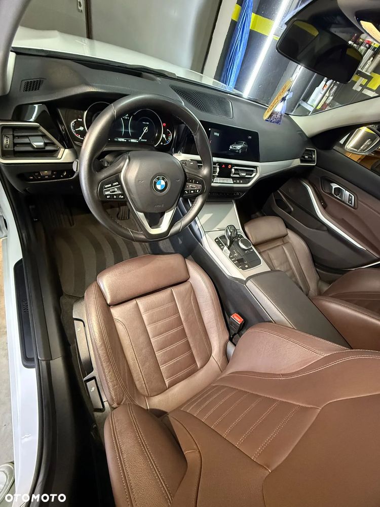 BMW Seria 3 318d MHEV Sport Line - 31