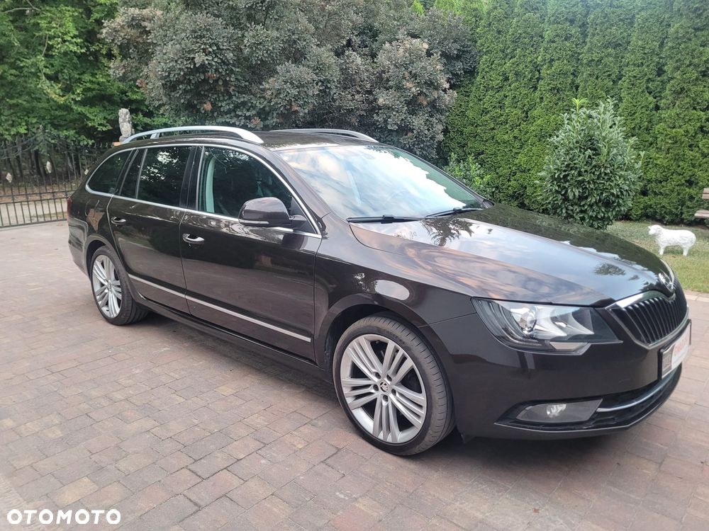 Skoda Superb 2.0 TDI Green tec DSG Elegance - 4