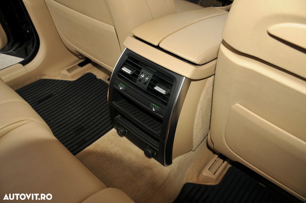 BMW Seria 5 530d xDrive Touring - 6