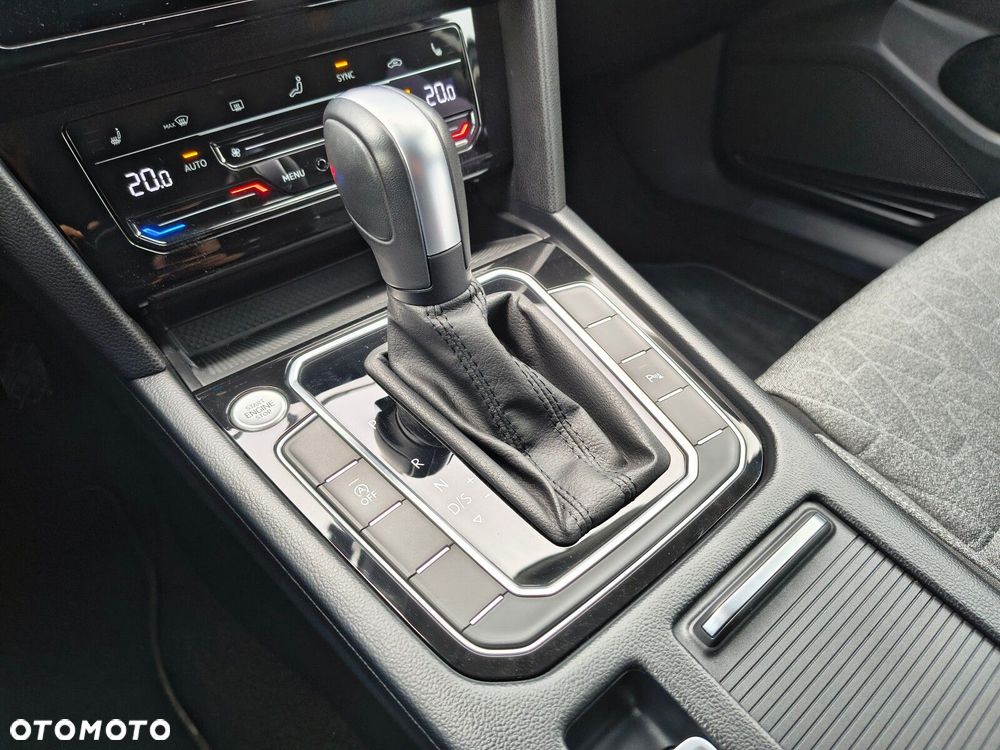 Volkswagen Passat - 31