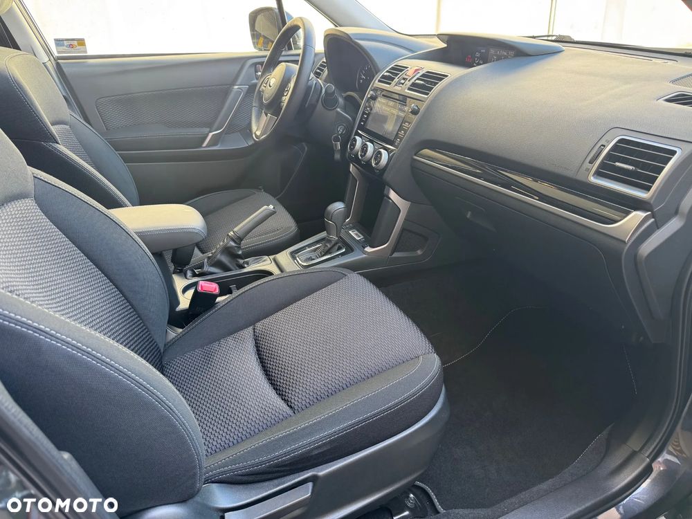 Subaru Forester 2.0i Exclusive Lineartronic EU6 - 17