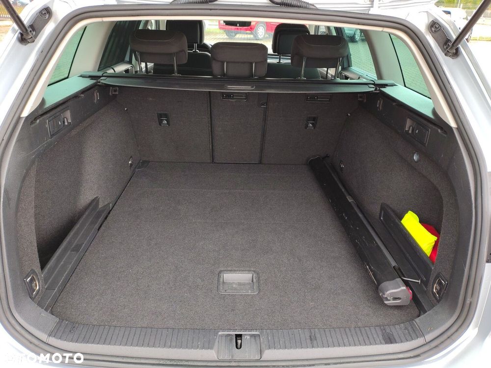 Volkswagen Passat - 13