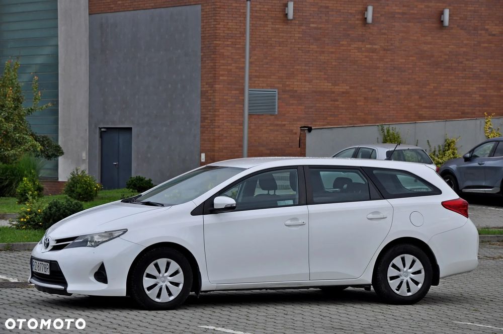 Toyota Auris 1.4 D-4D Premium Comfort - 1