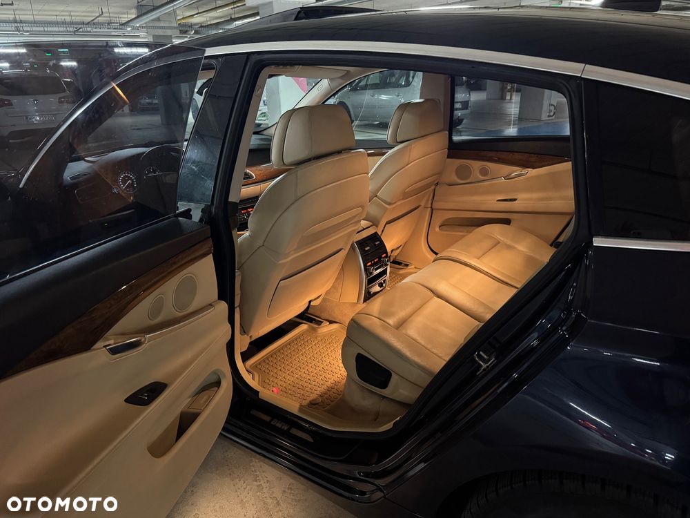 BMW 5GT - 12