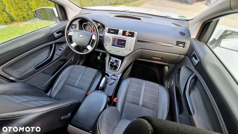 Ford Kuga 2.0 TDCi 4x4 Titanium - 34