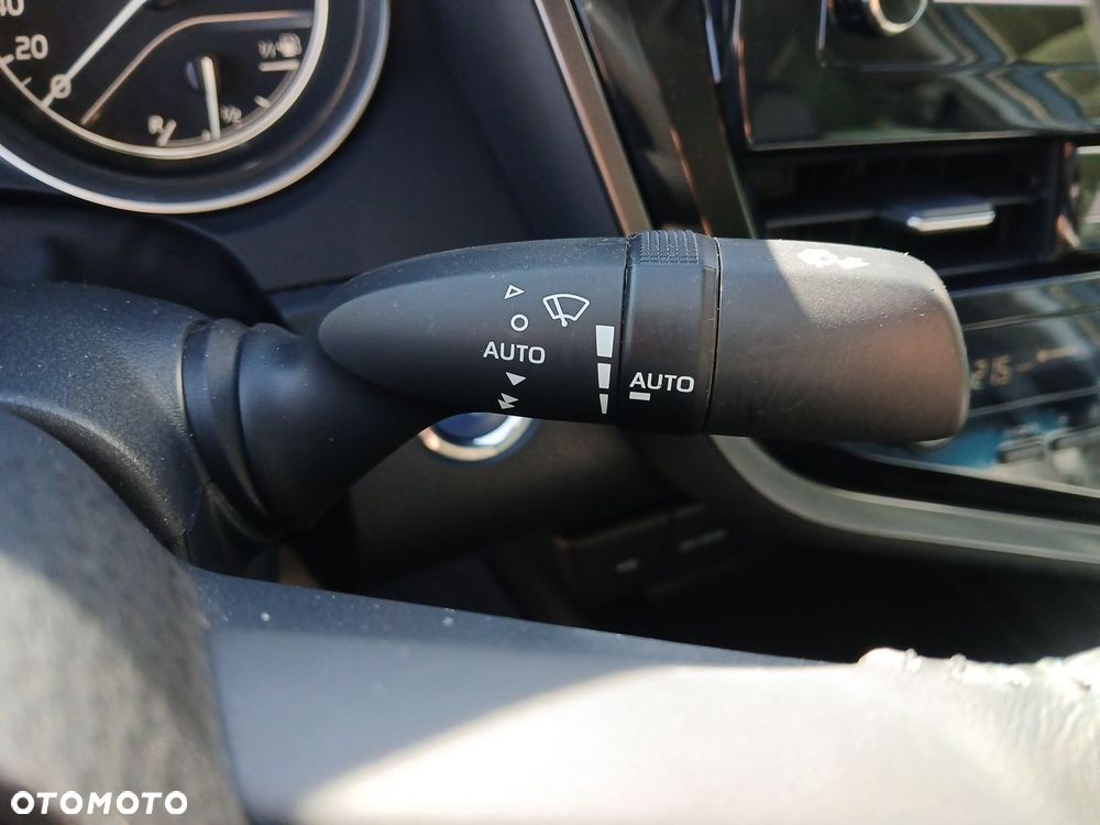 Toyota Camry 2.5 Hybrid Comfort CVT - 26