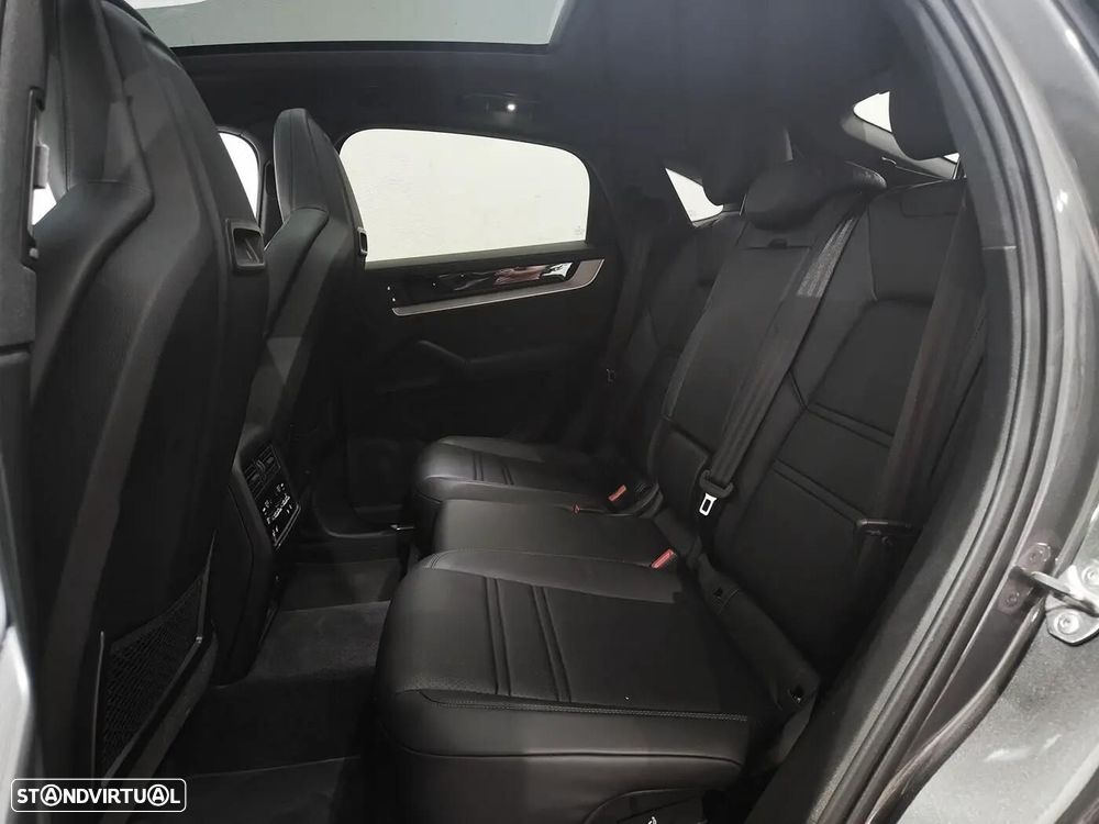 Porsche Cayenne Coupé E-Hybrid - 10