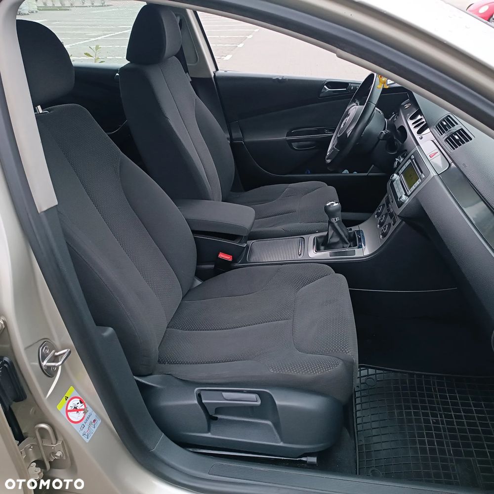 Volkswagen Passat 2.0 TDI Individual Chrom - 13