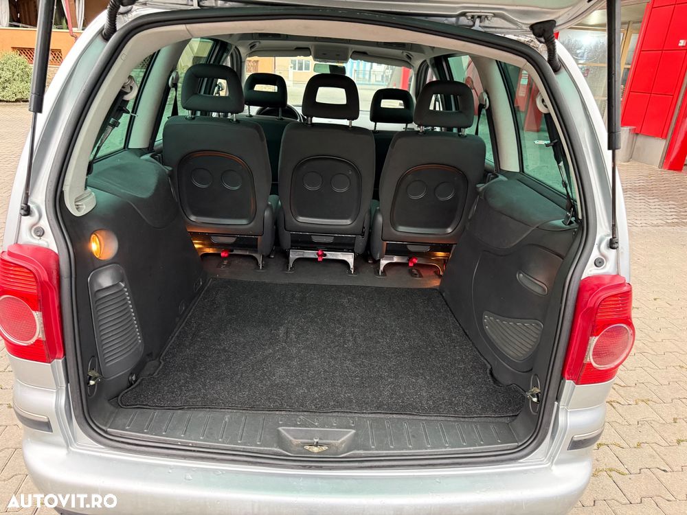Volkswagen Sharan 1.9 TDI Comfortline - 11