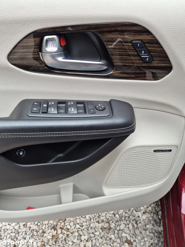 Chrysler Pacifica - 12