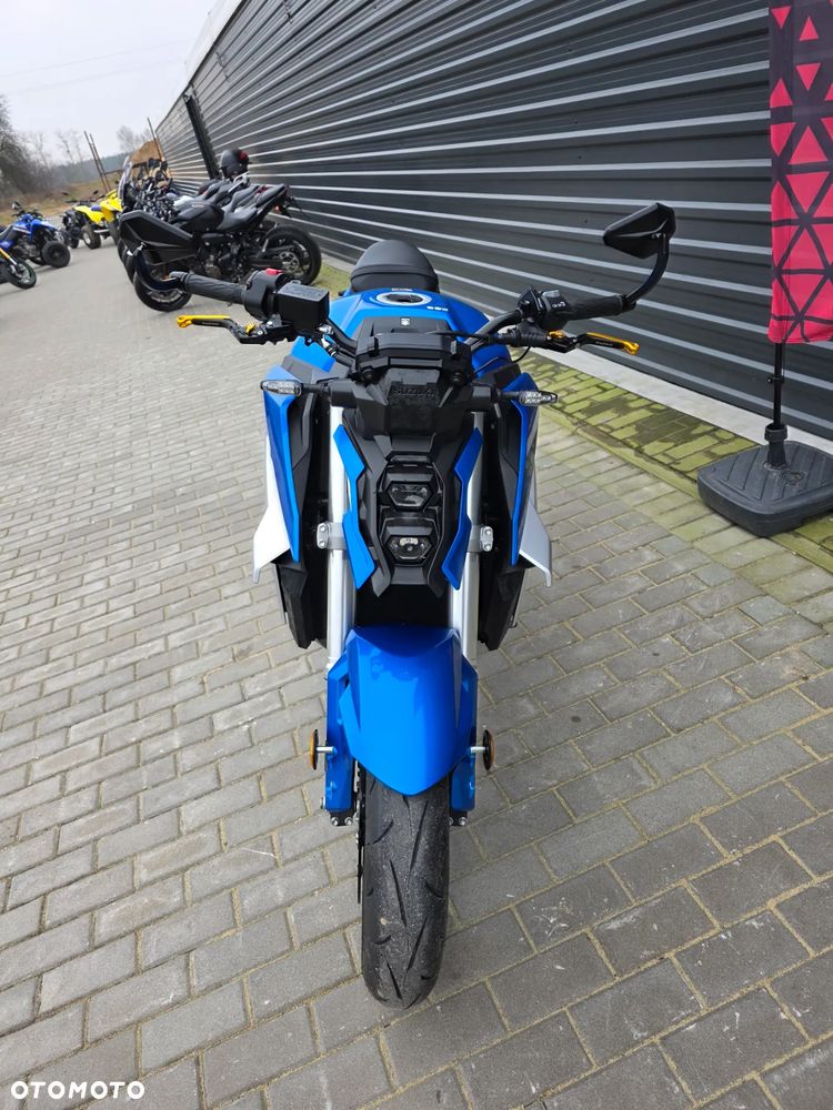 Suzuki GSX - 28