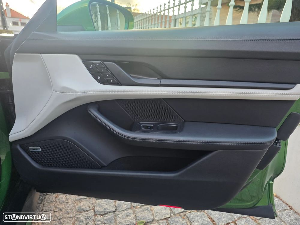Porsche Taycan Sport Turismo Turbo - 26