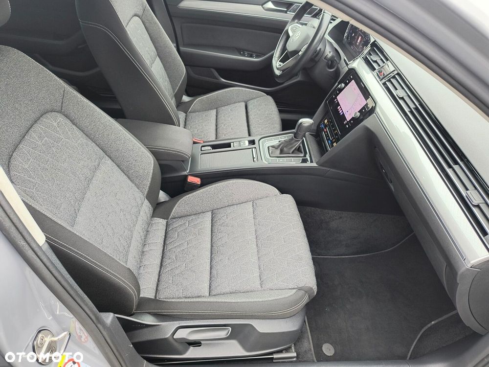 Volkswagen Passat - 12
