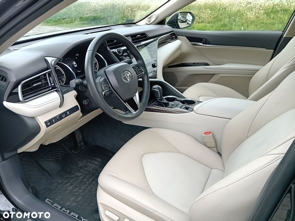 Toyota Camry 2.5 Hybrid Executive CVT - 11