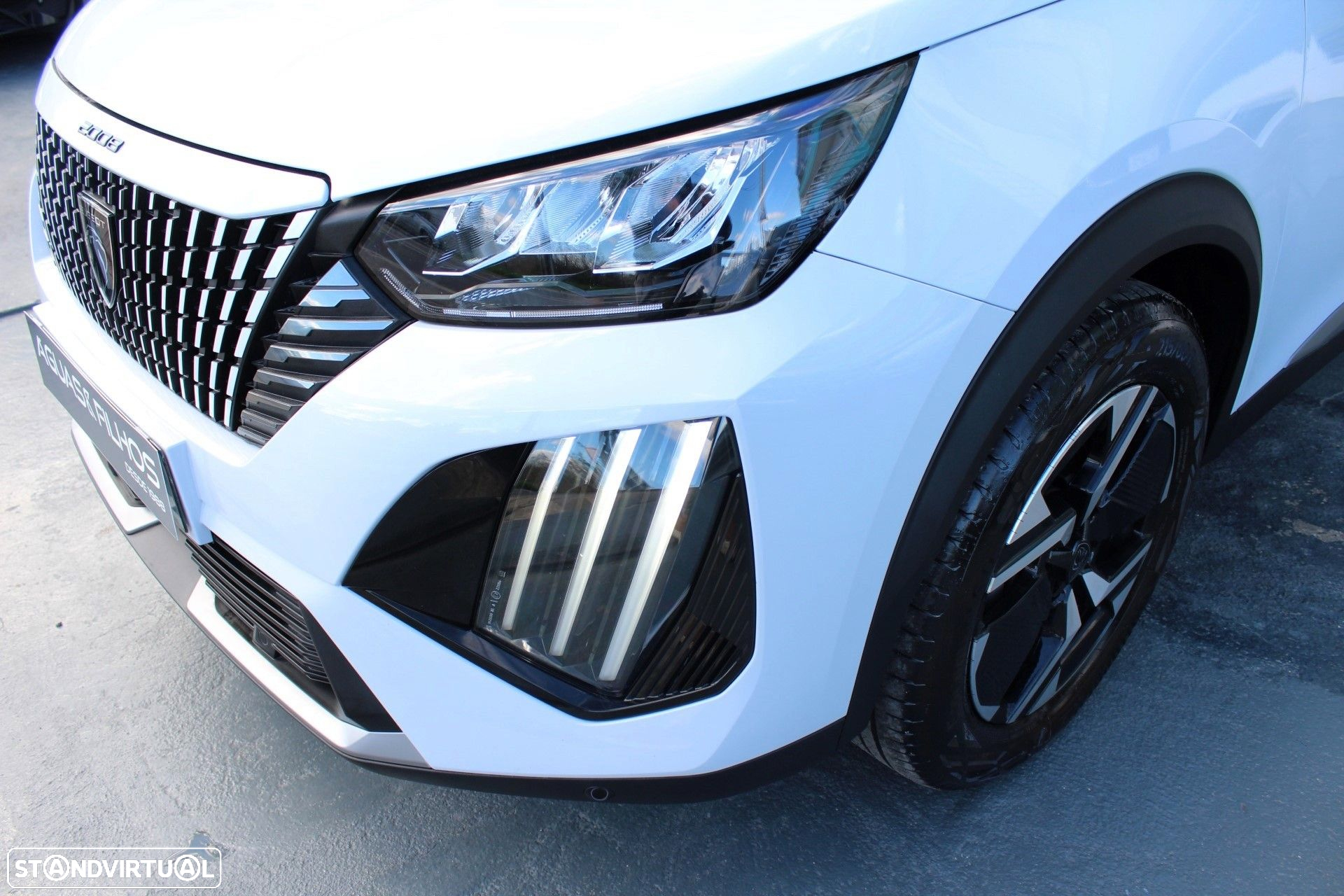 Peugeot 2008 1.2 PureTech Allure Pack EAT8 - 4