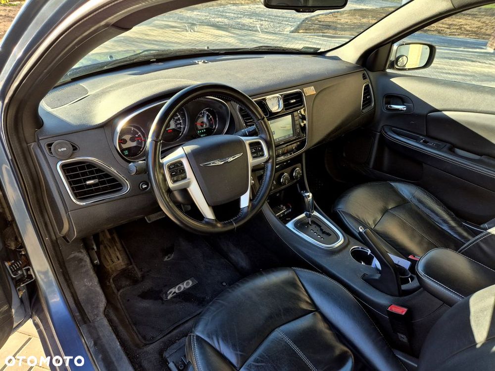Chrysler 200 - 13