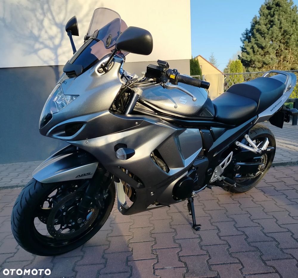 Suzuki GSX - 10