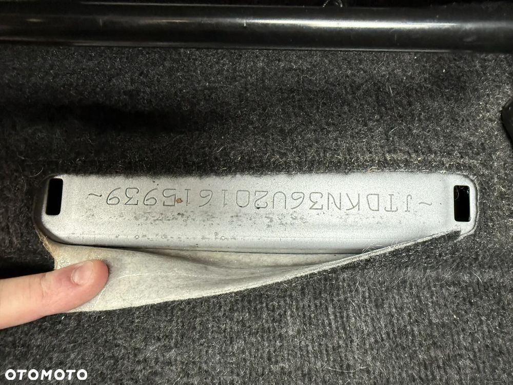 Toyota Prius 1.8 HSD Premium - 6