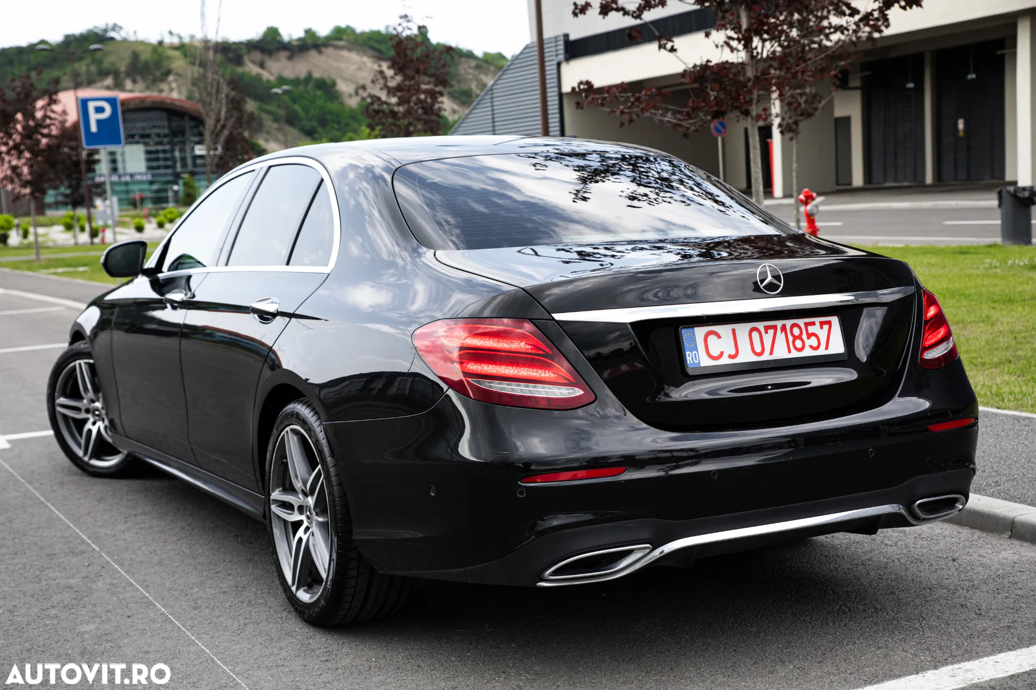 Mercedes-Benz E 200 d 9G-TRONIC AMG Line - 4
