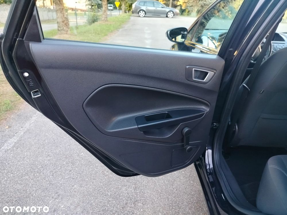 Ford Fiesta 1.25 Titanium EU5 - 19