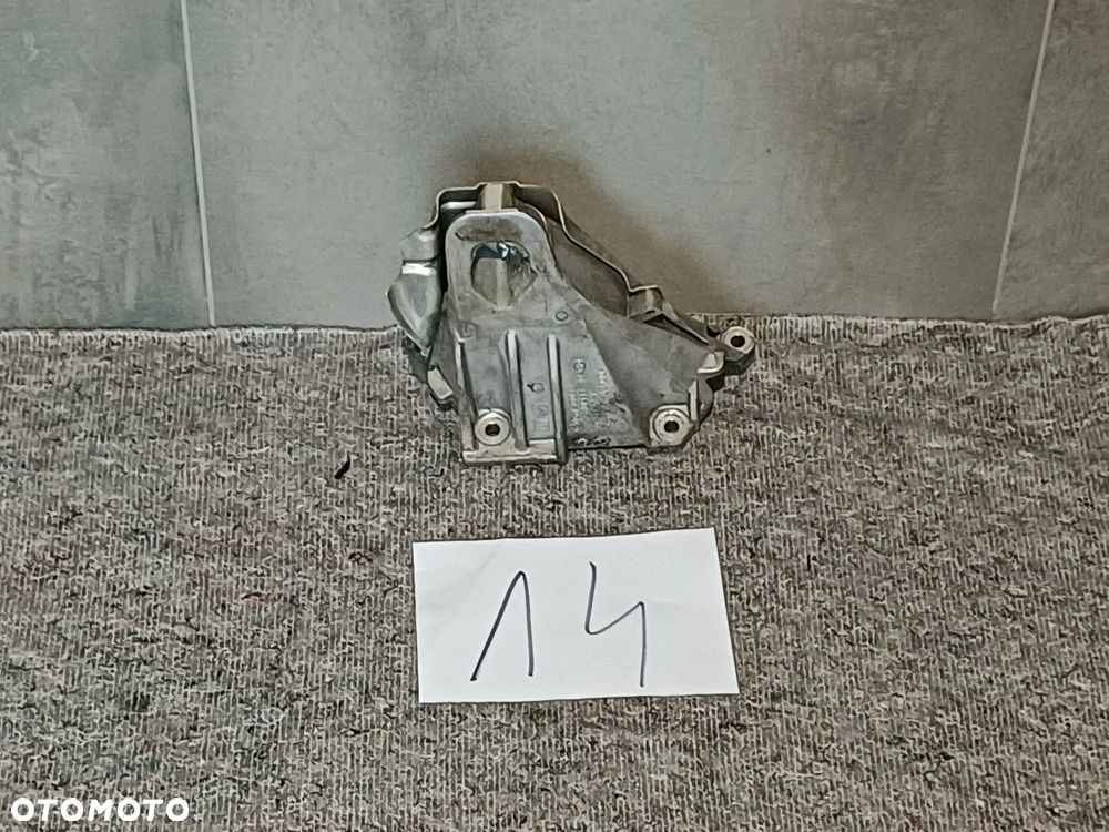 NR 14 Łapa silnika prawa strona BMW X5 E70 3.0TDI 6790022 - 1