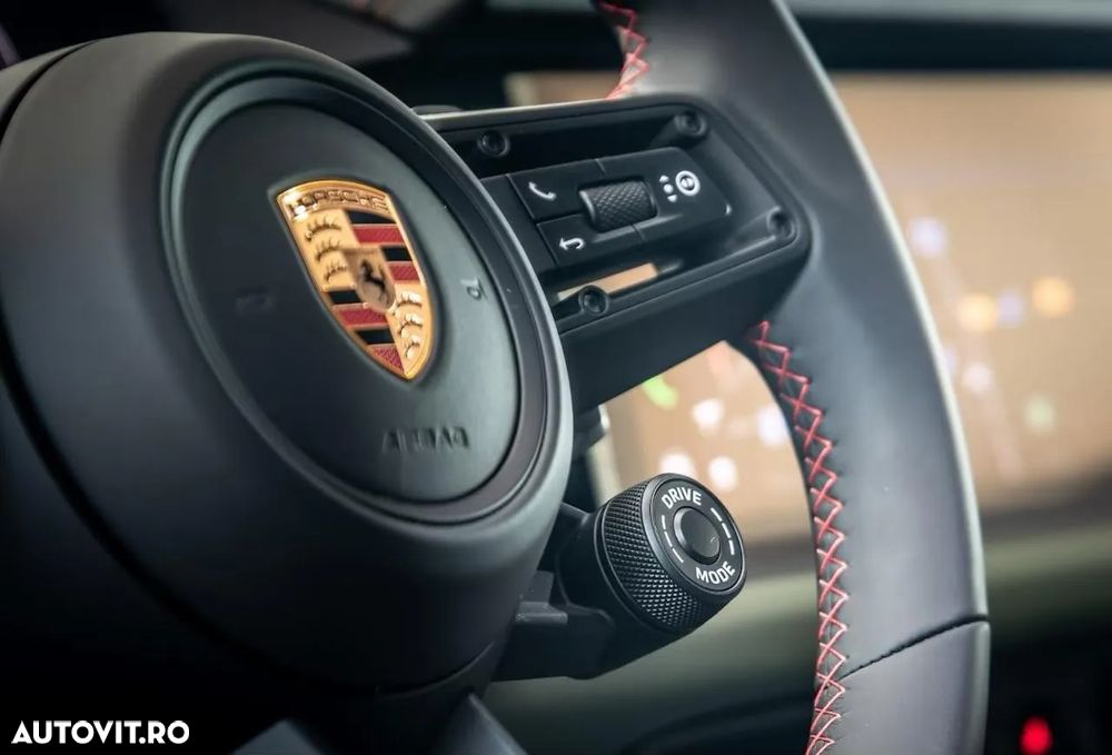 Porsche Cayenne Coupe GTS Tiptronic S - 26