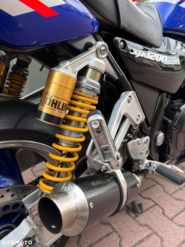 Yamaha XJR - 16