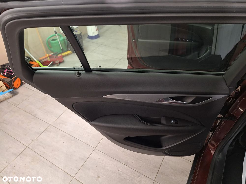 Opel Insignia 1.5 T Exclusive S&S - 22