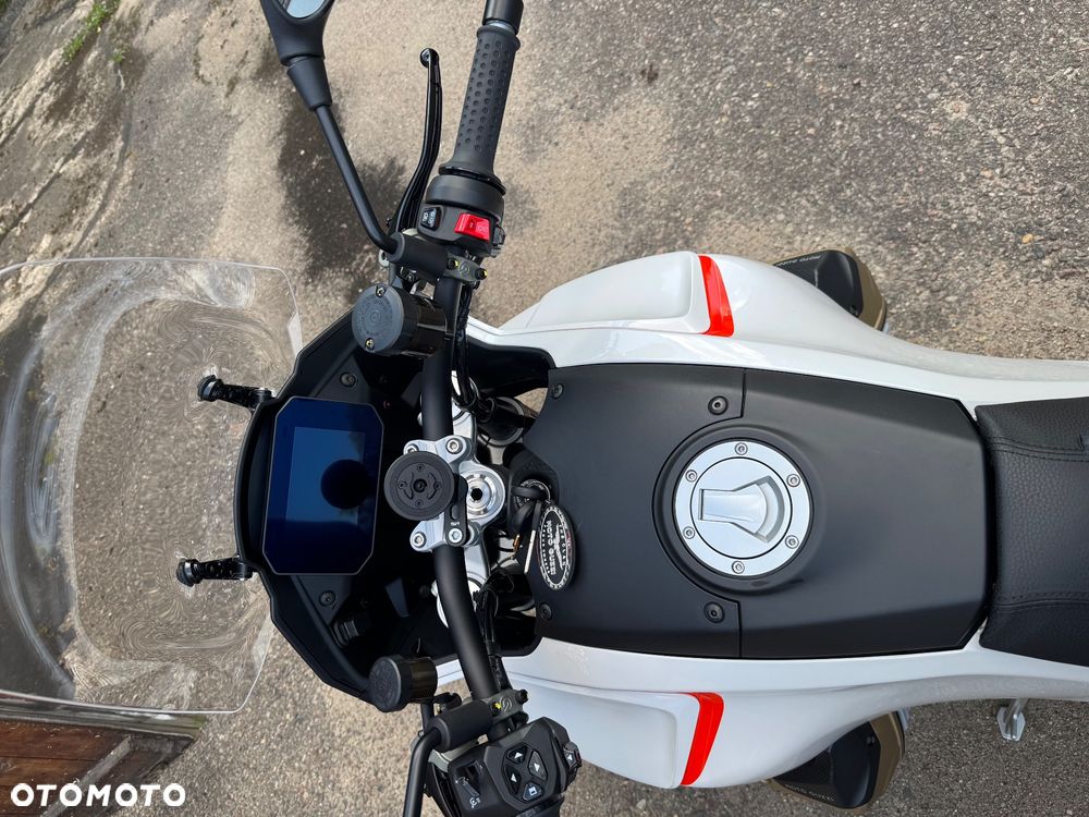 Moto Guzzi V100 Mandello - 3