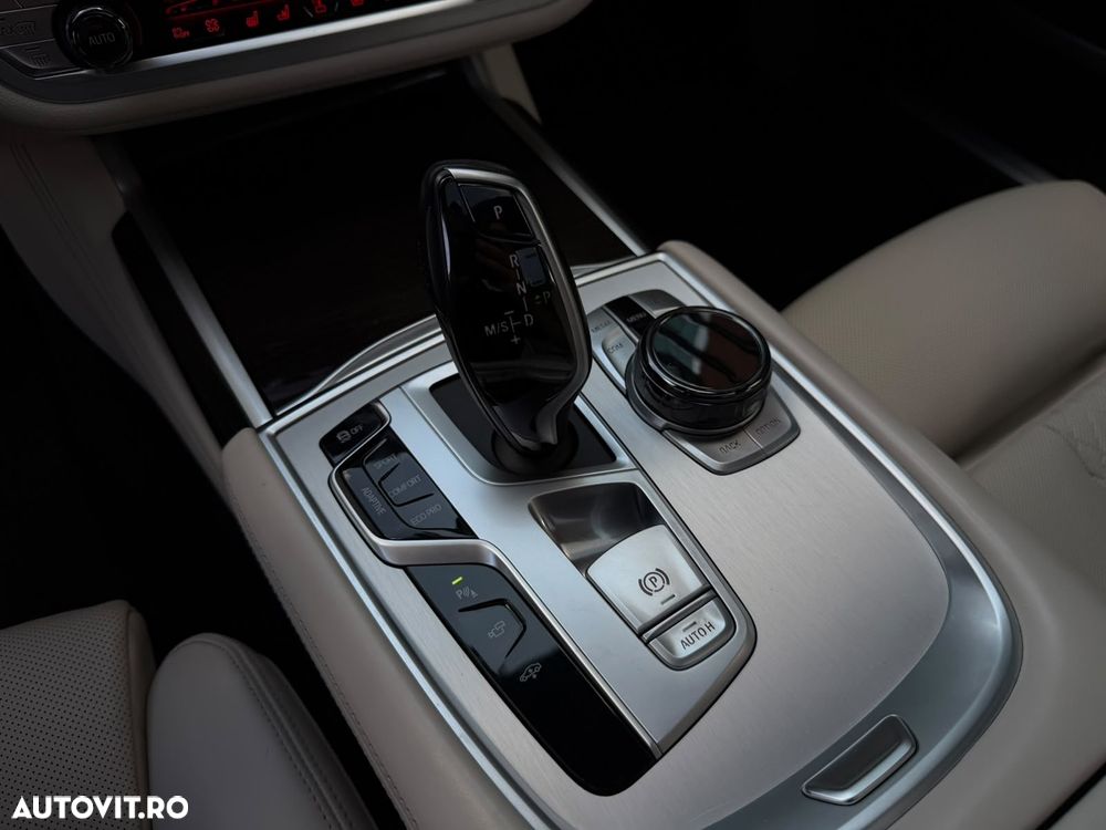 BMW Seria 7 740Li - 22