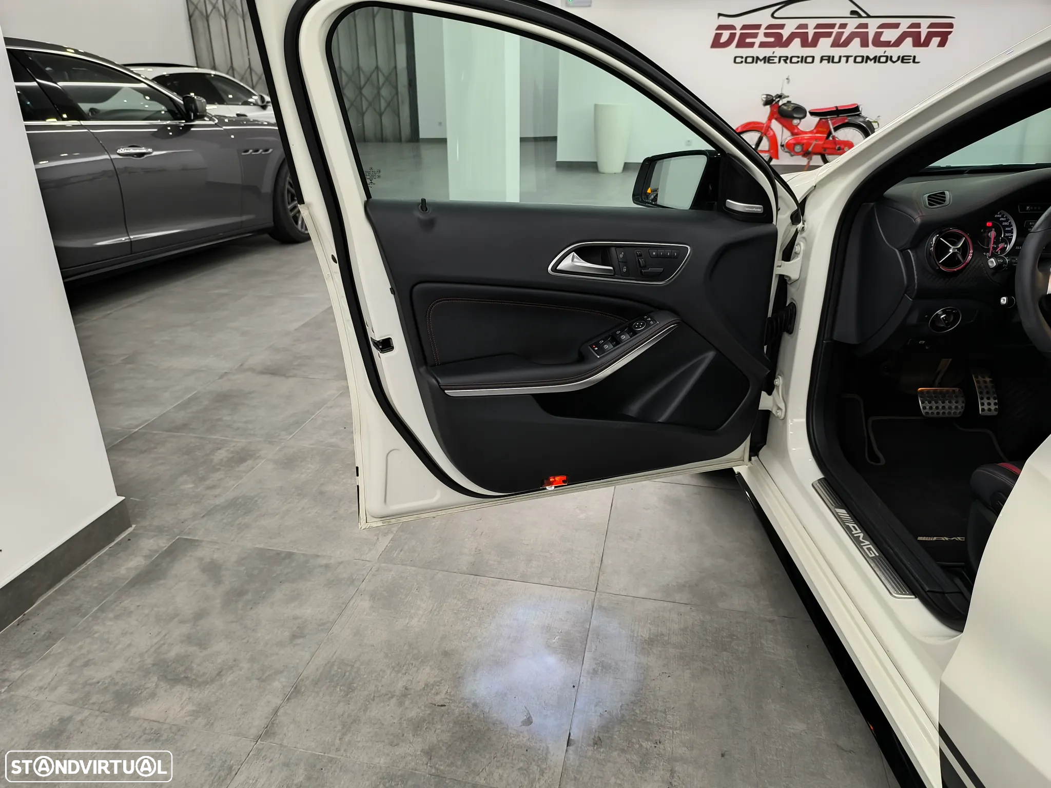 Mercedes-Benz A 45 AMG 4Matic Speedshift 7G-DCT - 24
