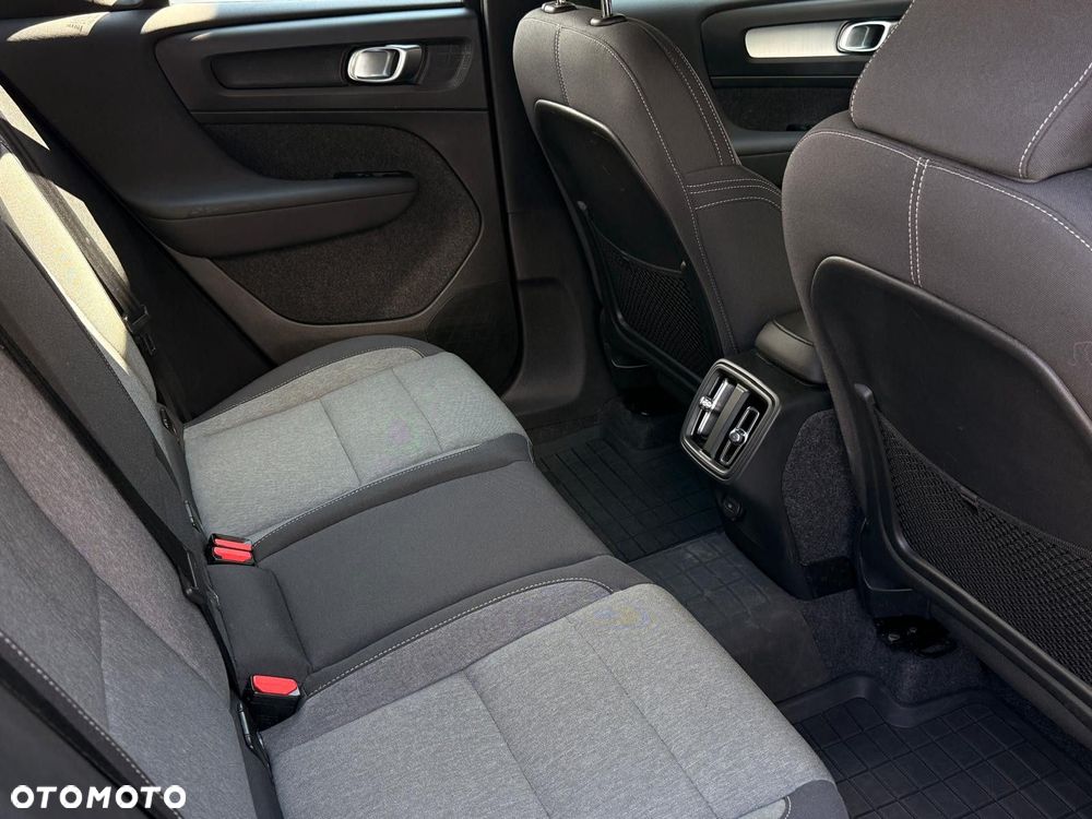 Volvo XC 40 B3 Plus Dark - 26