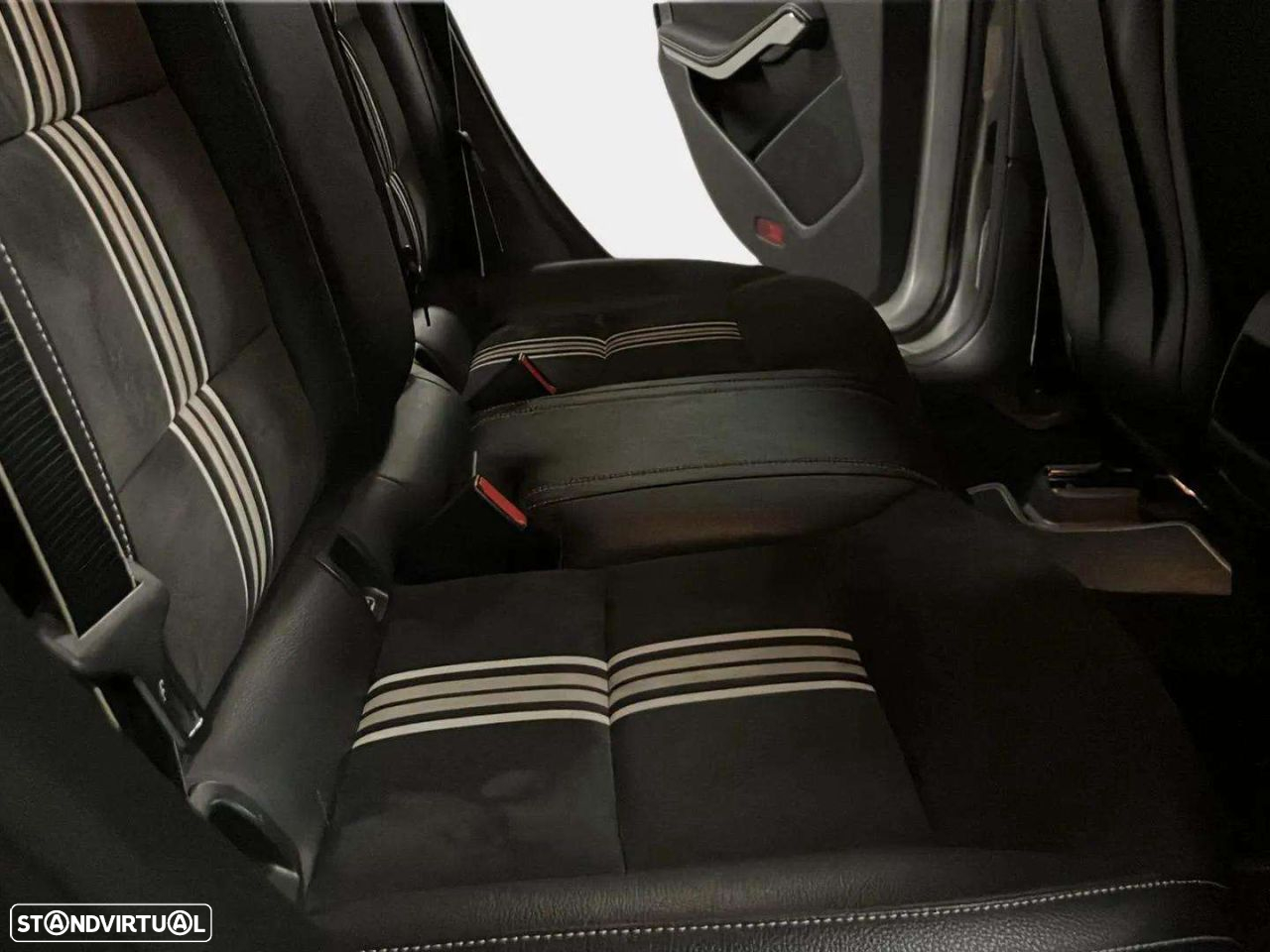 Mercedes-Benz CLA 180 d Shooting Brake AMG Line - 17