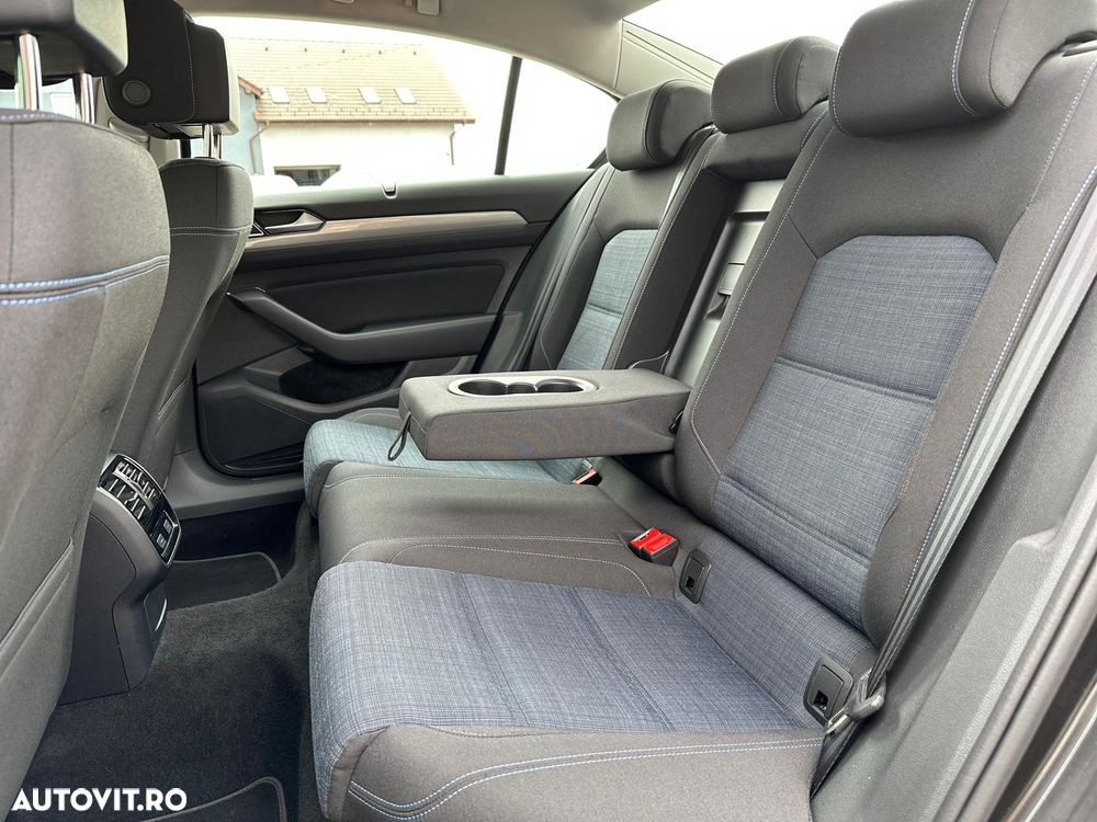 Volkswagen Passat - 8