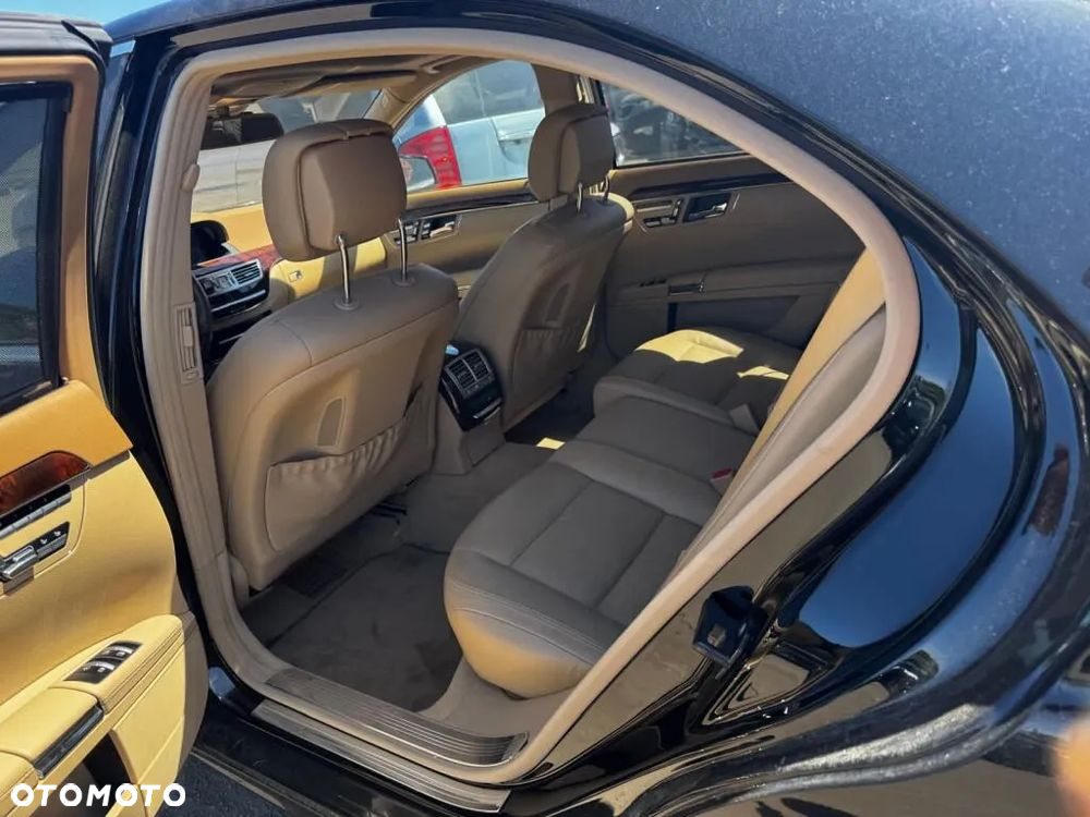 Mercedes-Benz Klasa S 500 4Matic 7G-TRONIC - 17