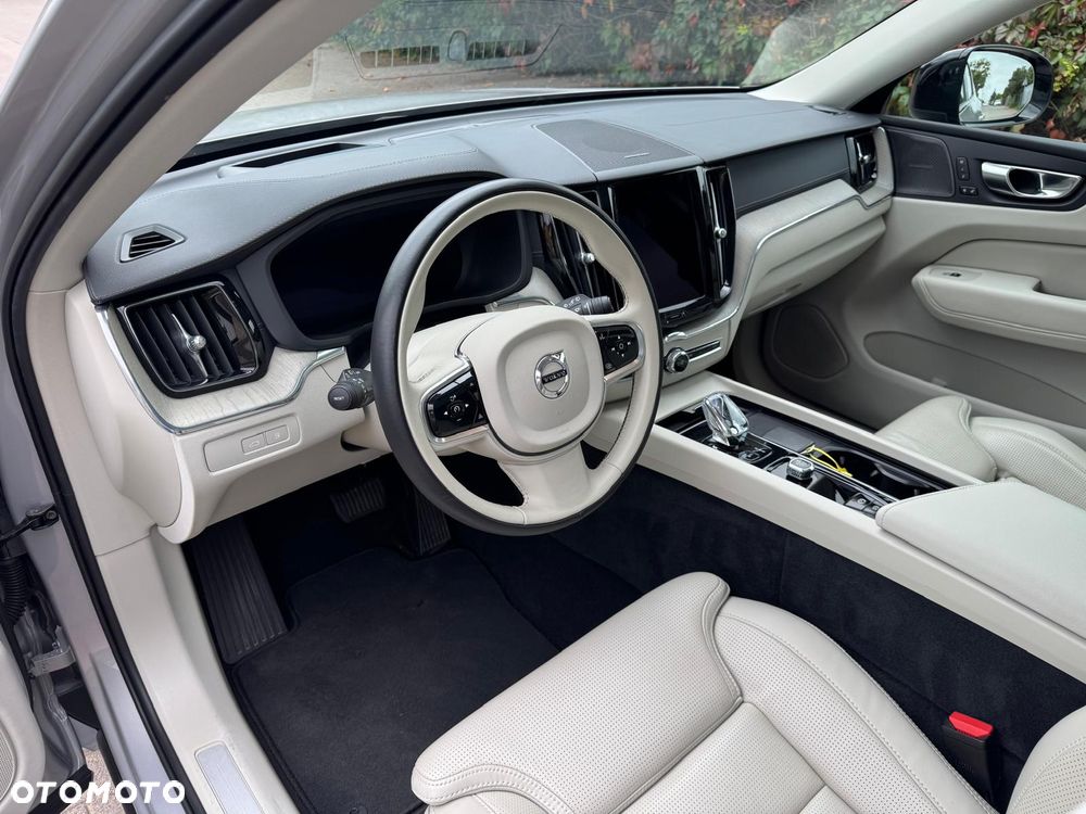 Volvo XC 60 T6 AWD Plug-In Hybrid R-Design - 15