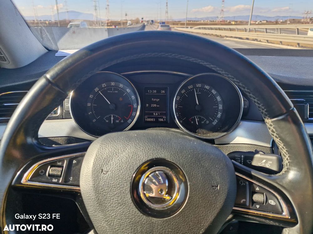 Skoda Superb 2.0 TDI Elegance DSG - 10