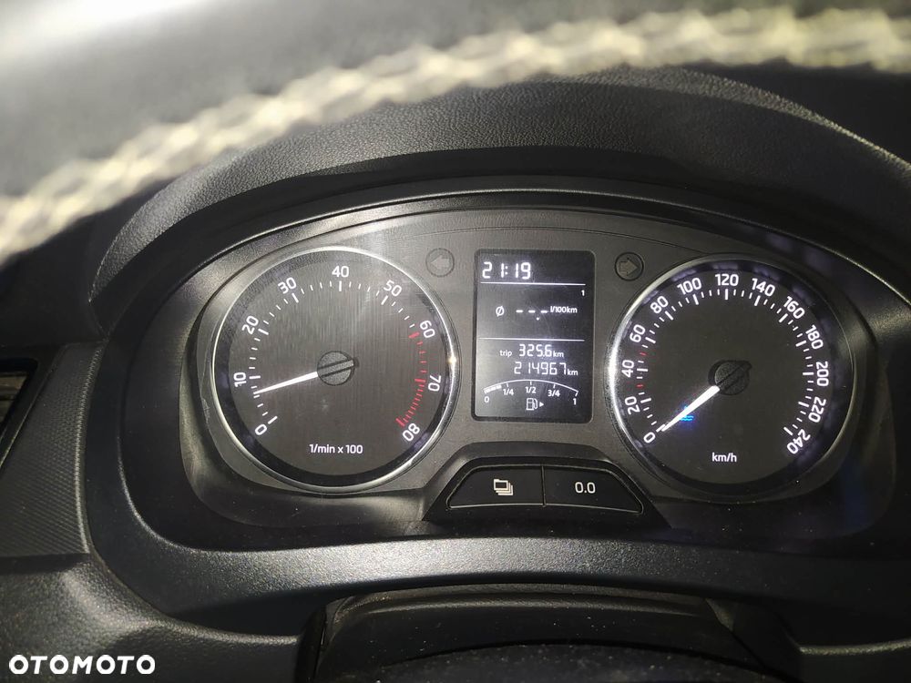 Skoda RAPID 1.2 TSI Ambition - 11