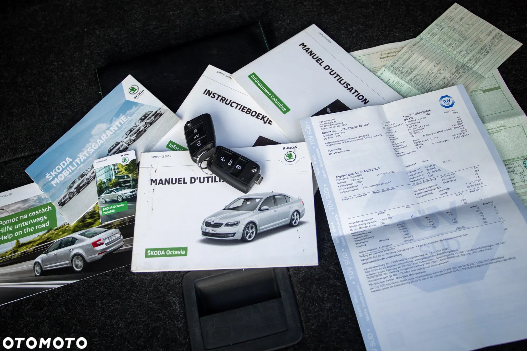 Skoda Octavia Combi 2.0 TDI RS - 37