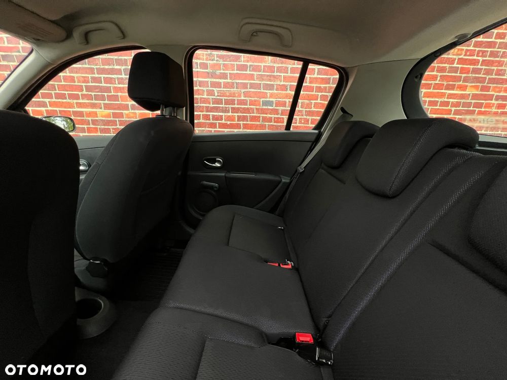 Renault Clio - 16