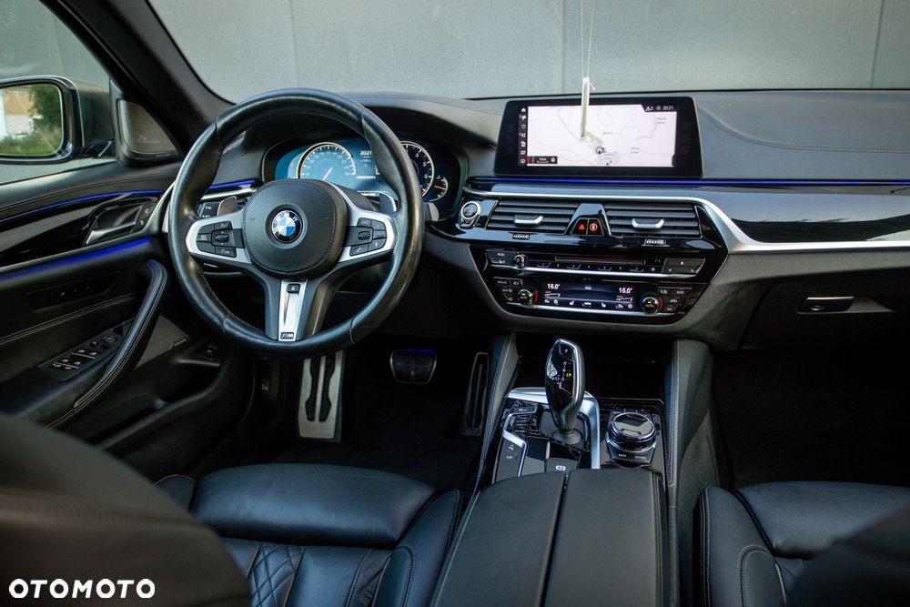 BMW Seria 5 M550i xDrive - 35