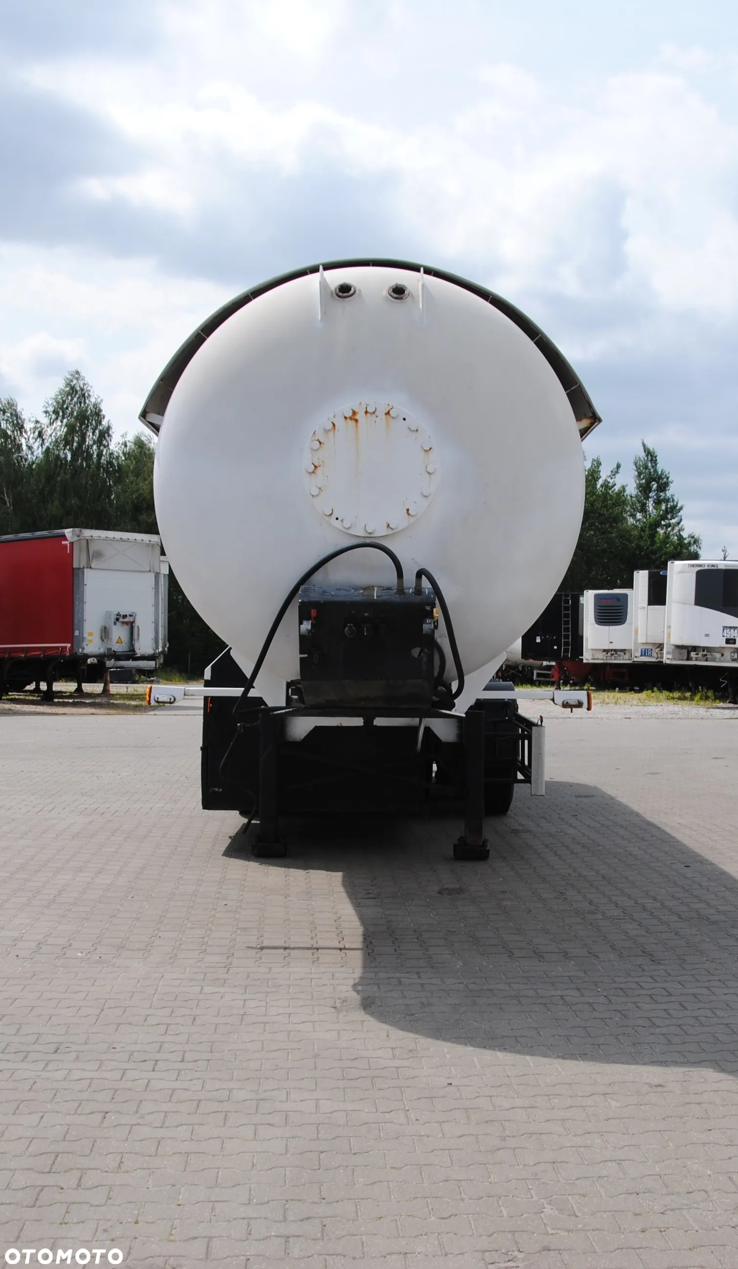 Inny Dromech, cysterna gazowa, podnoszona oś - 7