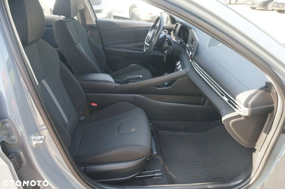 Hyundai Elantra 1.6 Modern CVT - 27