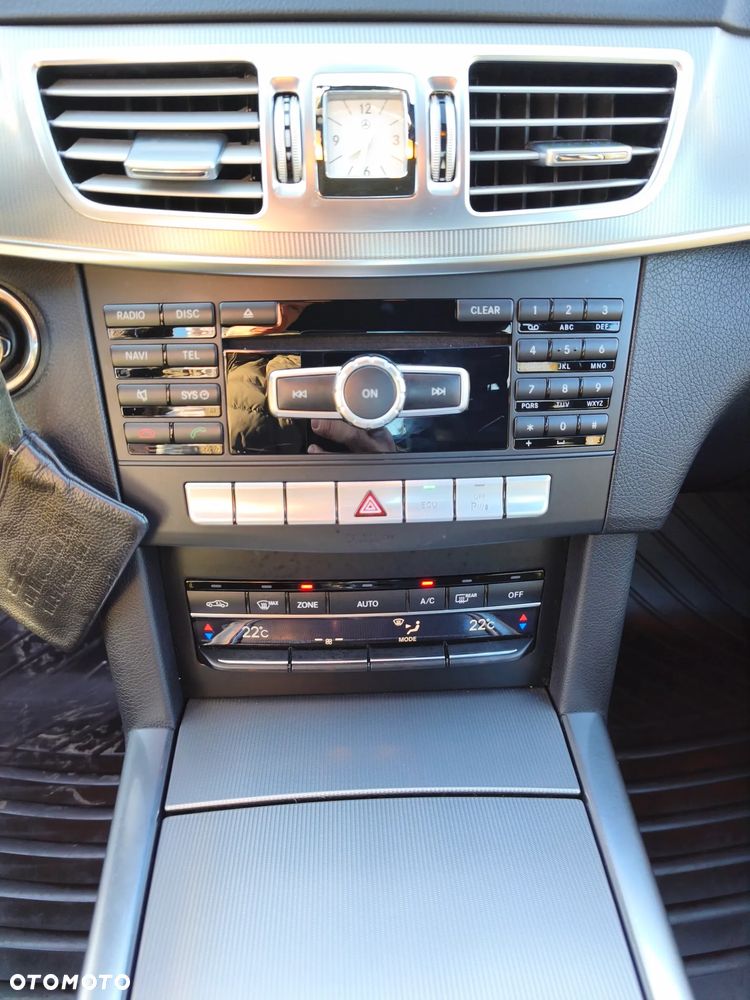 Mercedes-Benz Klasa E 220 CDI DPF BlueEFFICIENCY 7G-TRONIC Elegance - 21