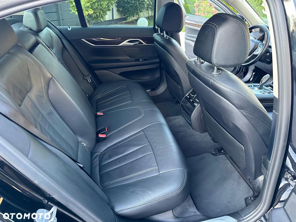 BMW Seria 7 730d xDrive - 33