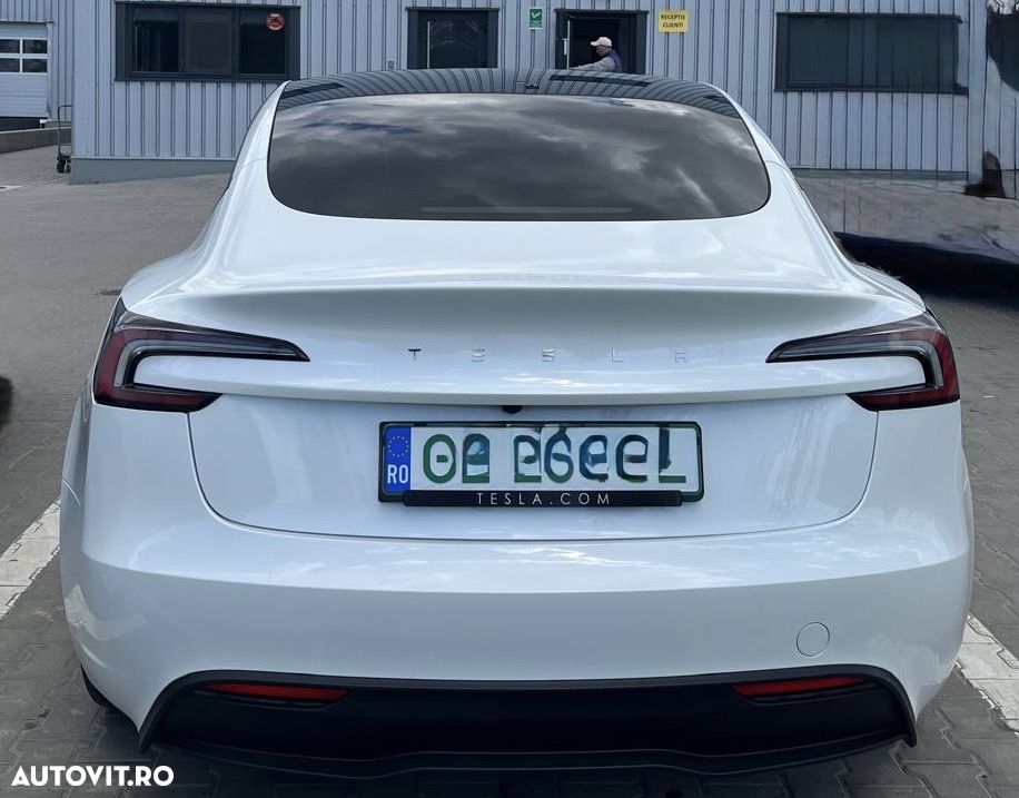 Tesla Model 3 - 4
