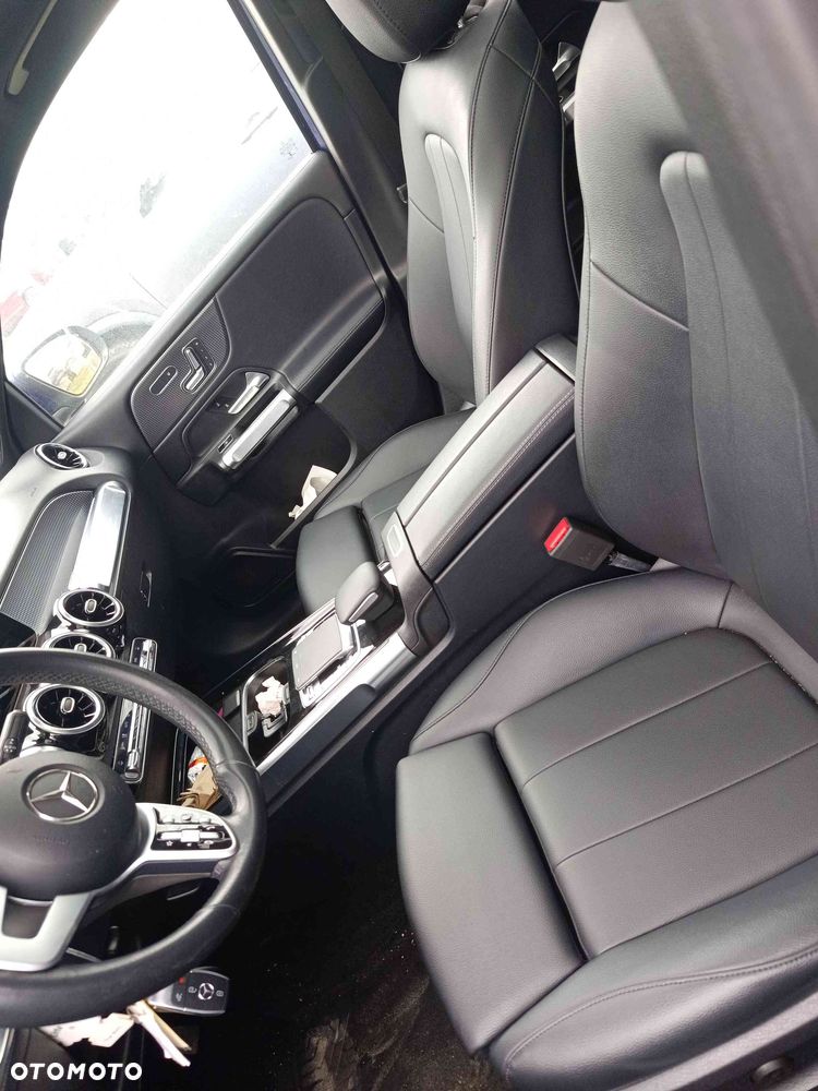 Mercedes-Benz GLB 250 4Matic 8G-DCT - 16