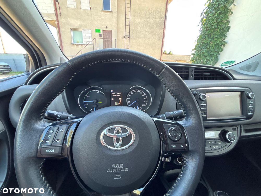 Toyota Yaris Hybrid 100 Premium - 25