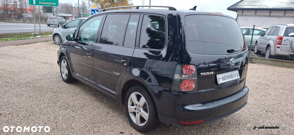 Volkswagen Touran - 4