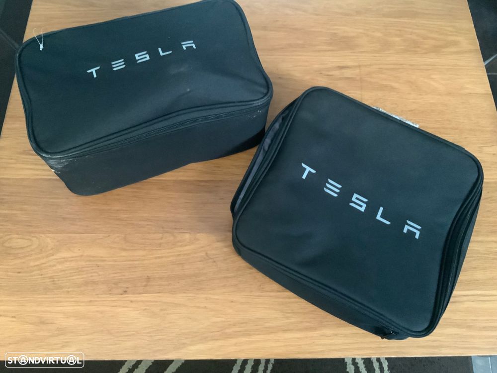 Tesla Model Y - 18